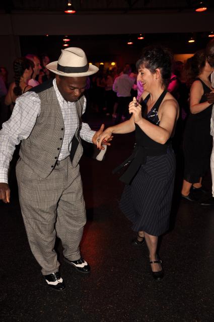 min 2010 11 13 fous swing 103